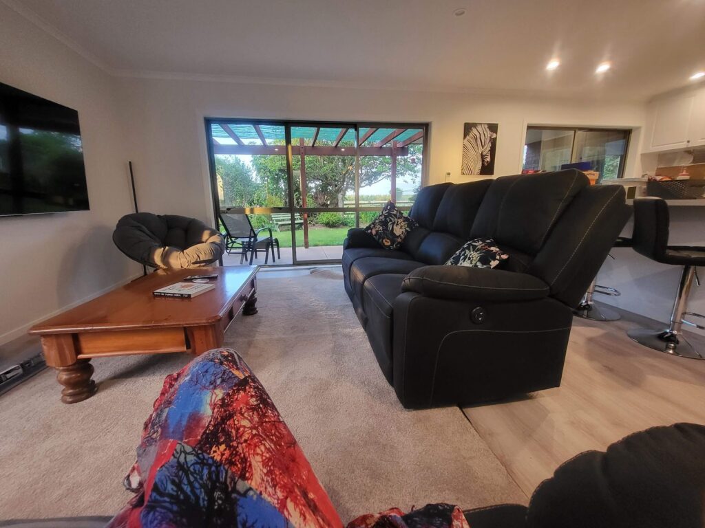 Cottage lounge with recliner sofas