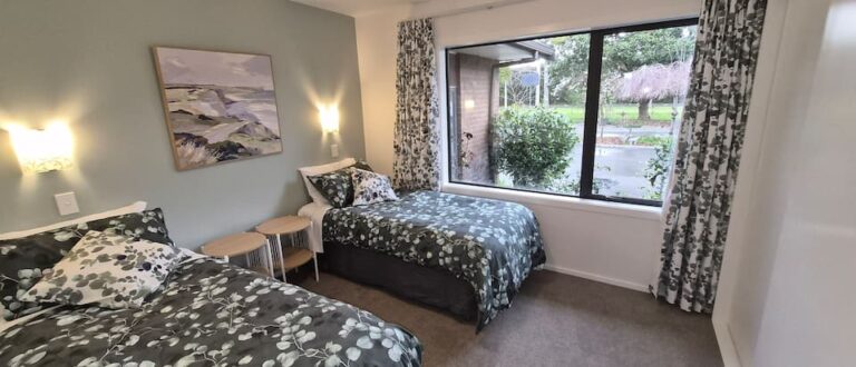 Farmhouse bedroom 3 with two single beds