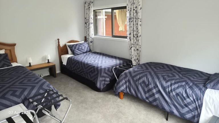 Farmhouse bedroom 5 with three single beds